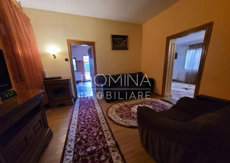 Casa tradi?ionala, in centrul satului Polovragi - 7