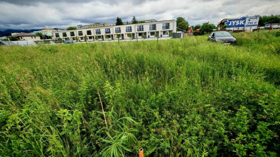 BARTOLOMEU,intravilan,intre case,suprafata de 774 mp,constructii P+2 - 3