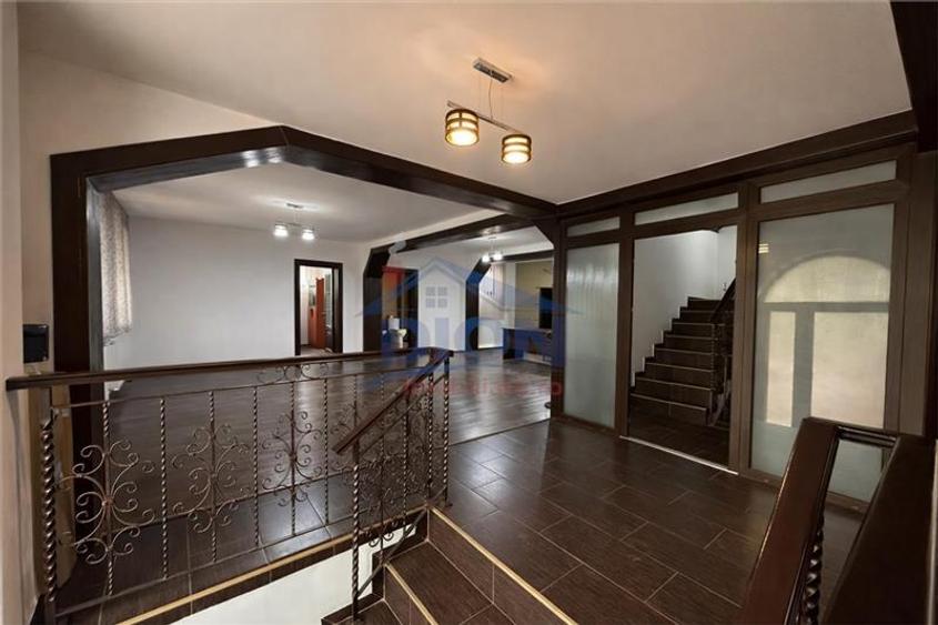 Intre eleganta urbana si liniste deplina, vila moderna cu garaj si acces privat - 2