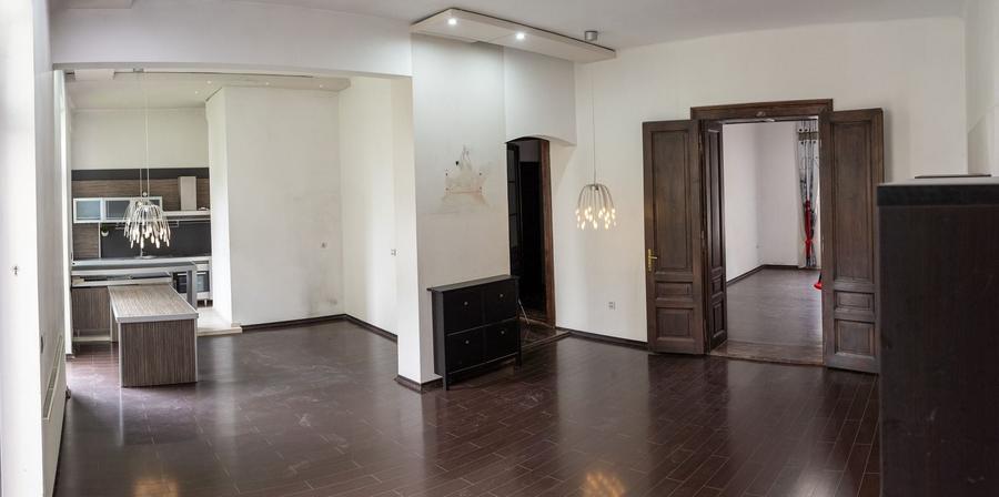 De vanzare Cladire bloc Istoric Central Arad D+P+E+M curte proprie - 2