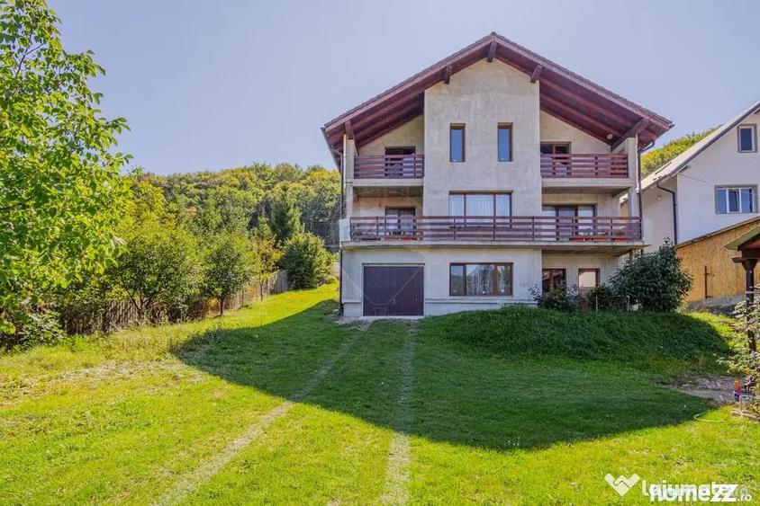 Casă cu 7 camere cu Teren 953 Mp în Colonia 1 Mai