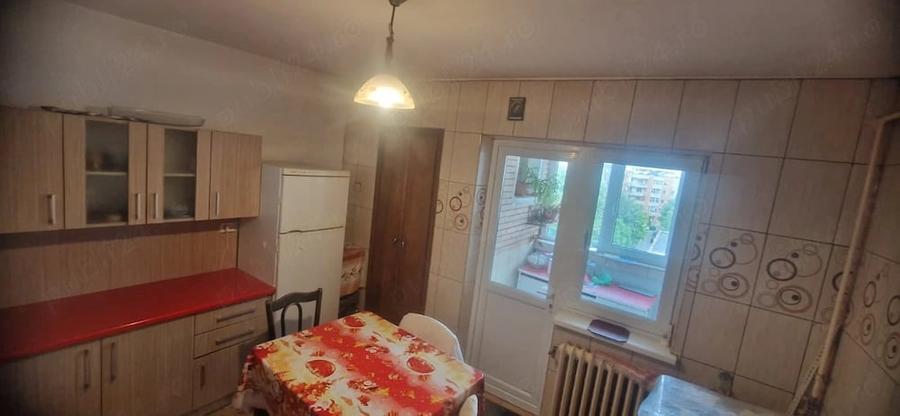 Apartament cu 3 camere decomandat în Est
