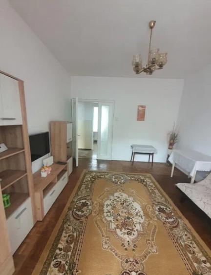 Apartament 2 camere, decomandat - zona Tractorul - 1