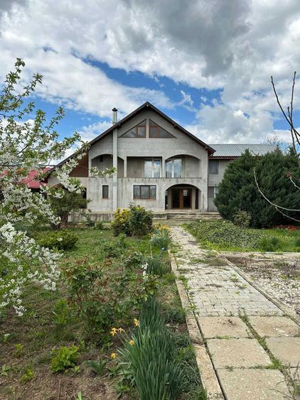 Vand Casa parter + mansarda 280 mp, teren 2300mp Valter Maracieanu - 1