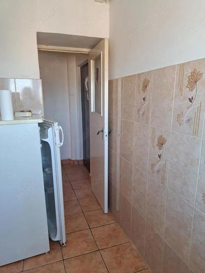 Apartament 2 camere de vanzare , 14 MAI , Nufarului , et. 4 semidecomandat , 41.500 euro neg . - 5