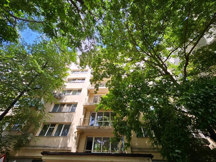 Vanzare apartament 2 camere - renovat complet - bloc reabilitat - 1