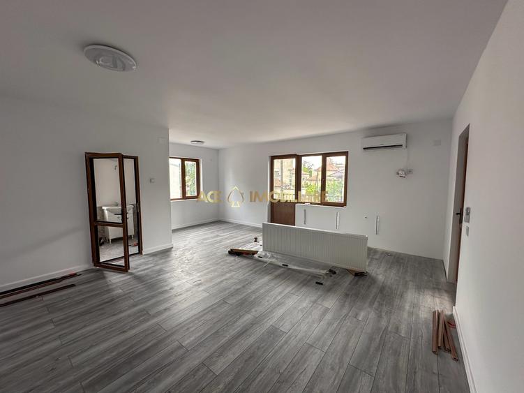 Casă individuală cu 8 camere cu Canalizare în Timpuri Noi