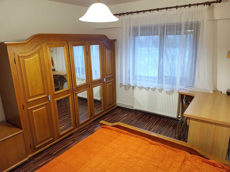 Apartament cu 3 camere decomandat în Exterior Vest