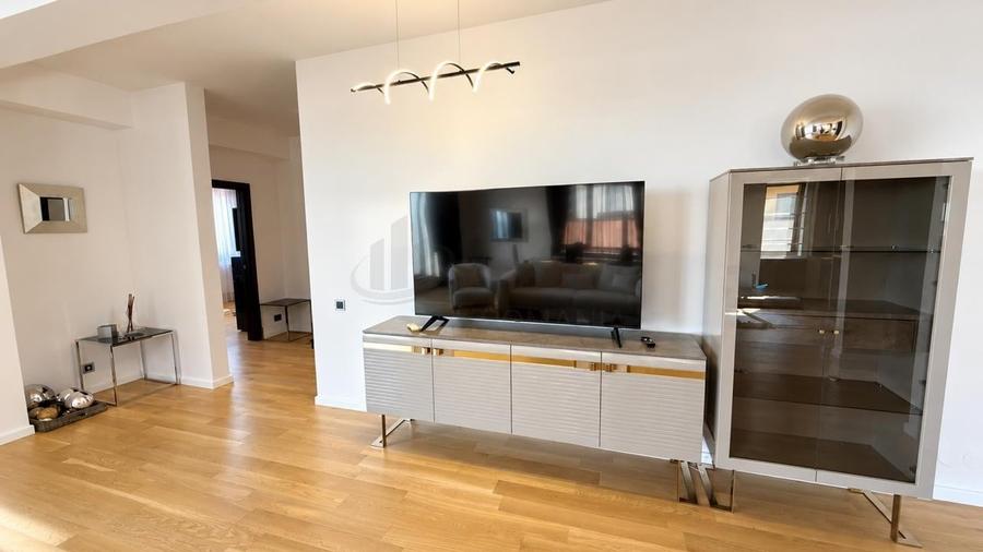 Apartament cu 3 camere semidecomandat, mobilat în Herăstrău
