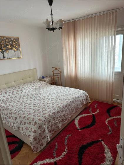 De vanzare apartament 4 camere. Steaua - 5