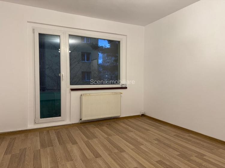 Apartament cu 3 camere semidecomandat, doua balcoane, zona piata Astra