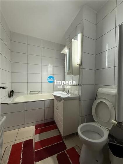 Inchiriez apartament 3 camere, decomandat, Zona Nicolina - Podu Ros - 7