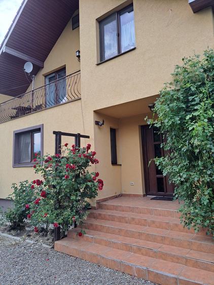 VILA IN REGIM DE INALTIME PARTER SI ETAJ ULTRAFINISATA PE 19 ARI TEREN - 39