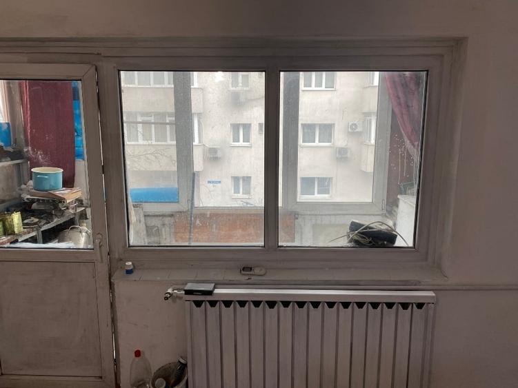 Garsoniera de vinzare Decebal -Muncii et 1,cu balcon in bloc 4 et - 4