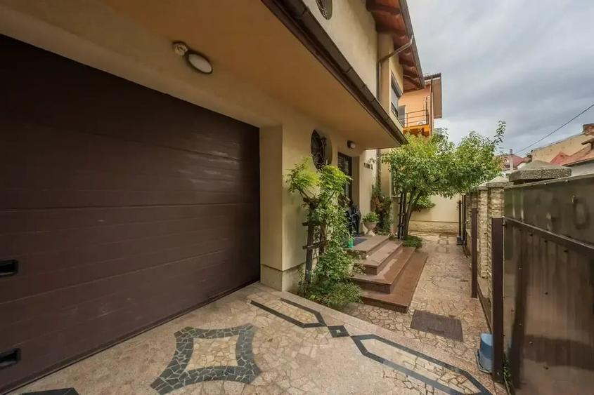 Vila de Lux ideal familie / sediu de firma in zona centrala - 27