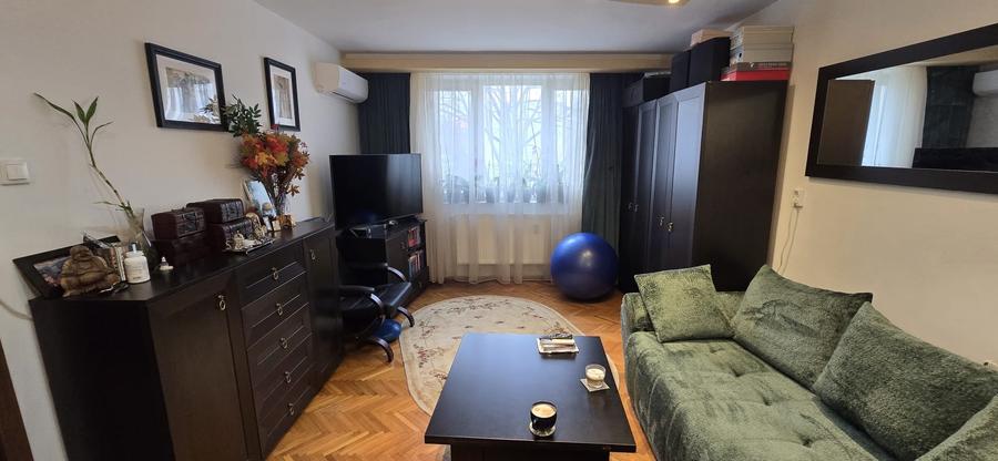 Vanzare apartament decomandat 3 camere 1 Decembrie / Titan / Ozana - 1