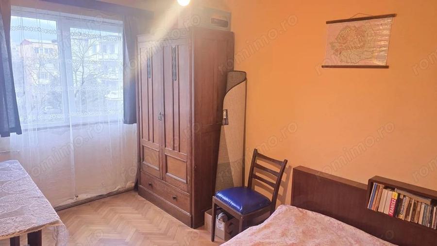 Vand apartament cu 2 camere in Deva, zona Piata Centrala, etaj 3, bloc de 4 etaje de caramida, situa - 3
