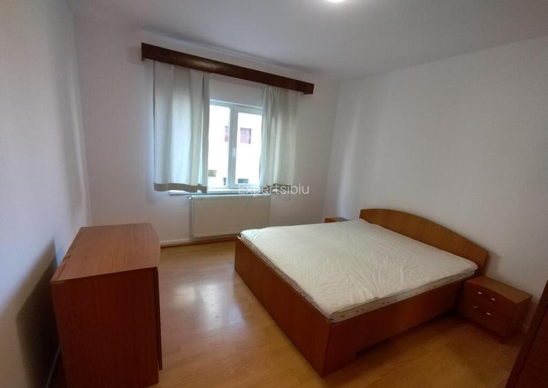 INCHIRIEZ apartament 2 camere ,constructie noua, zona Strand II