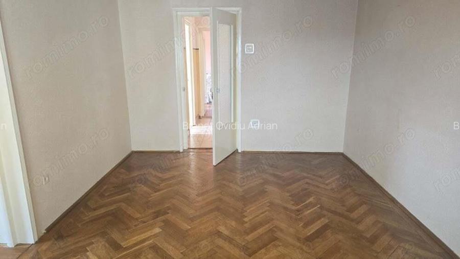 Vand apartament cu 3 camere in Deva, etaj 3, zona Gojdu (scoala Andrei Saguna), intrari separate,