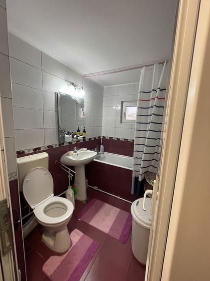 Inchiriez Apartament - zona I-uri. - 5