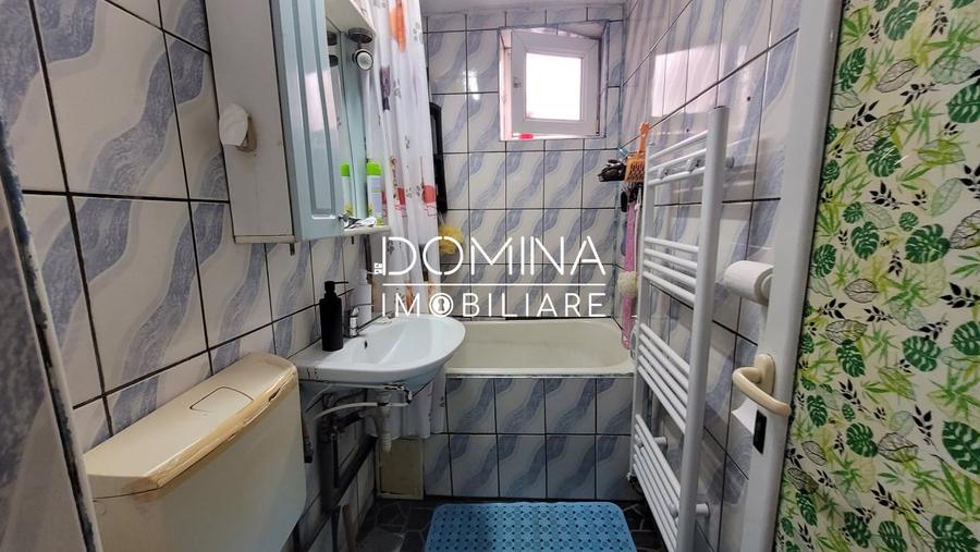 Vânzare apartament 4 camere, etajul 1, strada Nicolae Titulescu - 9