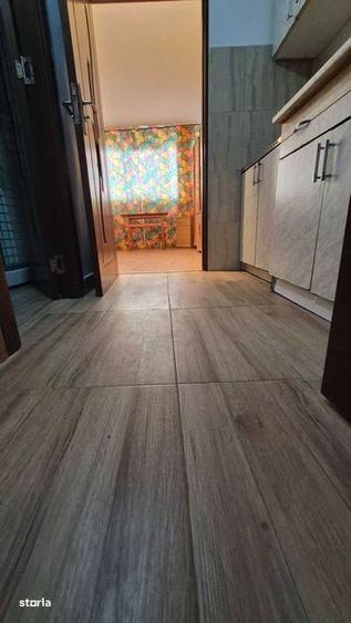 Garsoniera in Onesti, zona de jos, parter. 19.500 euro. - 1