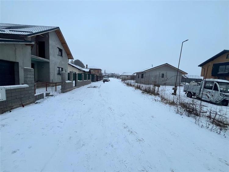 OPORTUNITATE TEREN INTRAVILAN CU PROIECT DE CASA, HARMAN - 3