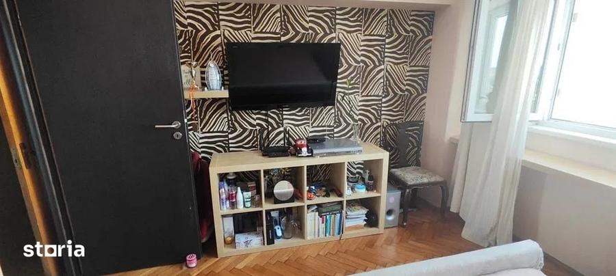 Apartament cu 4 camere decomandat în Grivița