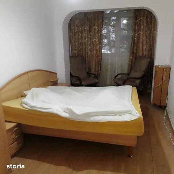 Apartament cu 3 camere semidecomandat în Drumul Taberei