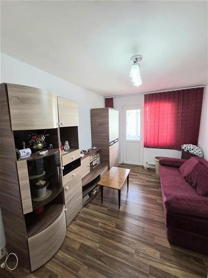 Apartament cu 3 camere decomandat în Km 4-5