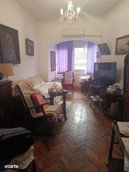 Apartament cu 3 camere, mobilat în Gara de Nord