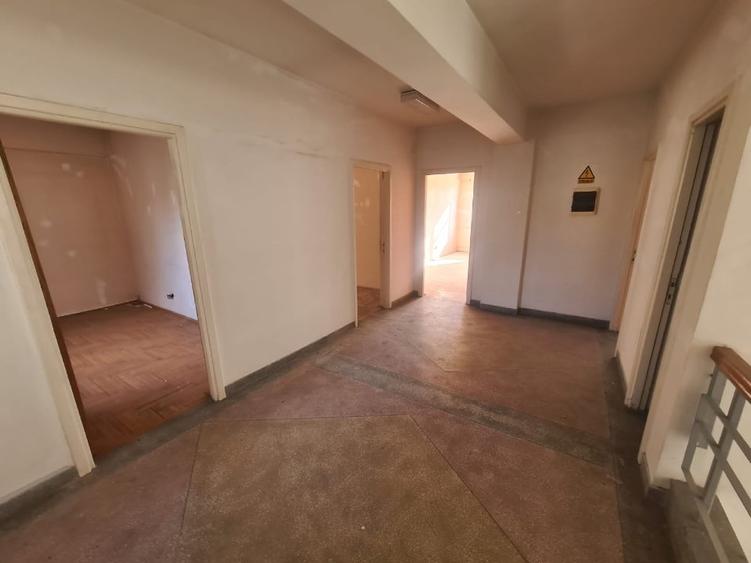 Spațiu comercial, de 914 mp, în Central