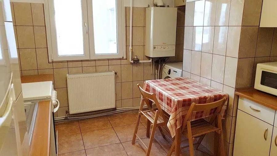 Apartament cu 3 camere decomandat, mobilat în Victoriei