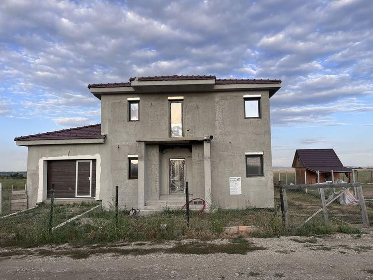 Casă cu 4 camere cu Teren 600 Mp în Central