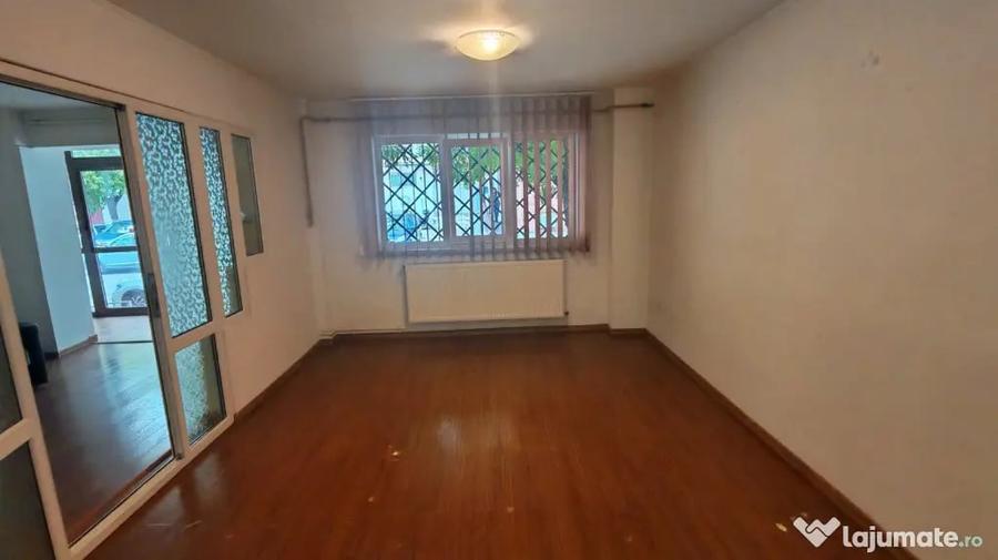 Spațiu comercial, de 85 mp, în Central