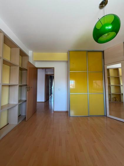 Apartament cu 3 camere decomandat în Nord