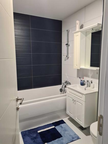 Apartament cu 3 camere decomandat în Carrefour