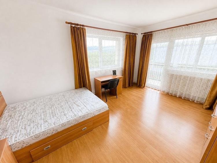 Apartament cu 4 camere decomandat, mobilat în Bună Ziua