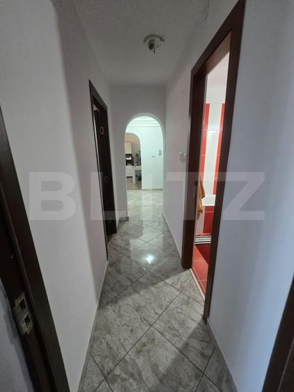 Apartament cu 3 camere decomandat, mobilat în Micro 4