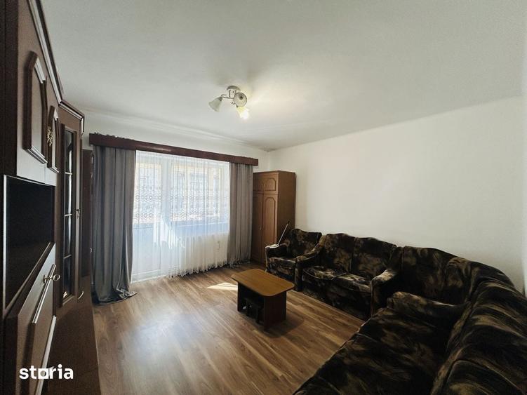 Apartament cu 3 camere decomandat, mobilat în Piața Cluj