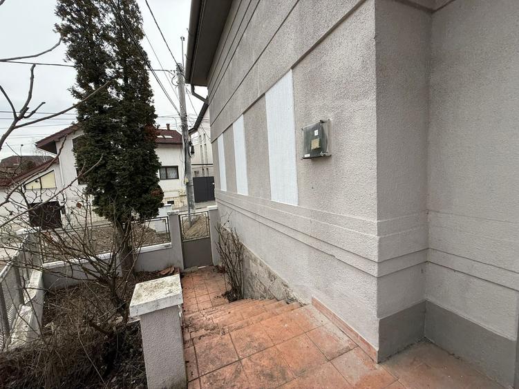 Casă individuală cu 4 camere cu Garaj în Aurel Vlaicu