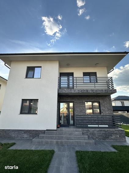 Casă cu 5 camere cu Teren 500 Mp în Păulești