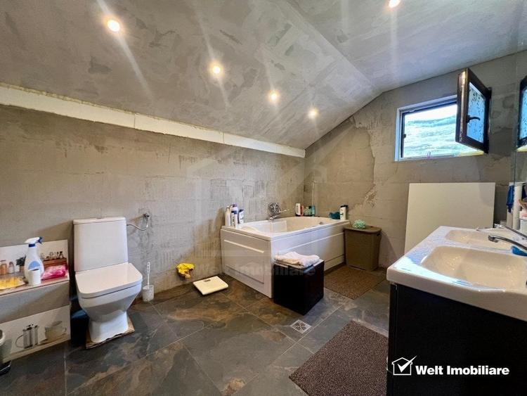 Casă individuală cu 6 camere cu Canalizare în Gădălin