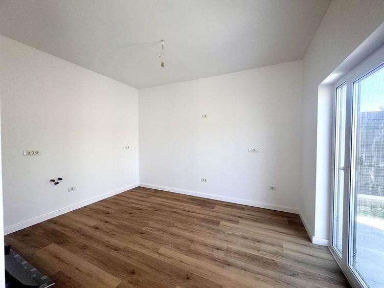 Duplex cu 5 camere cu Canalizare în Dumbrăvița