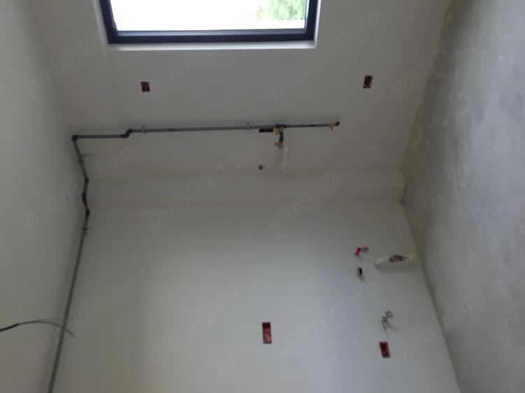 Apartament cu 2 camere semidecomandat în Lazu