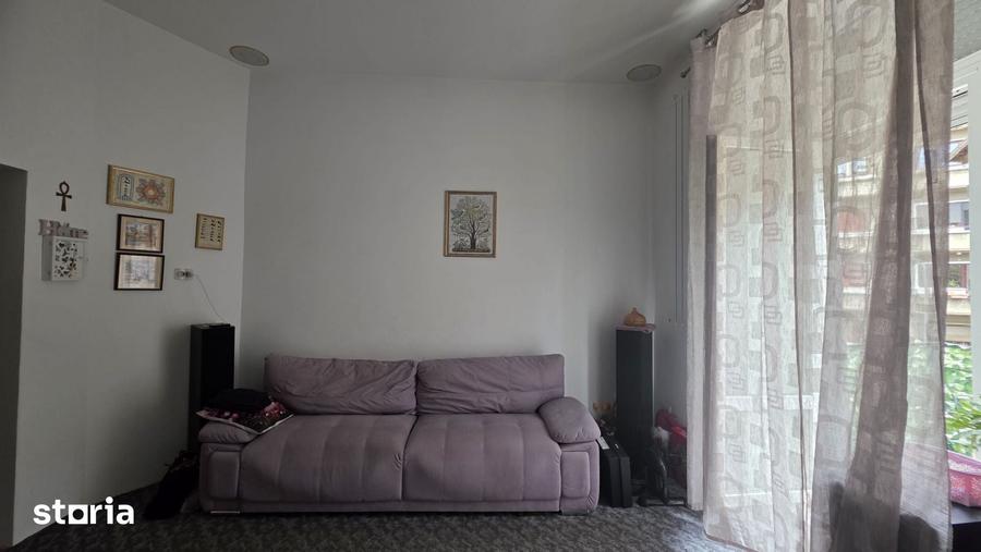 Apartament cu 5 camere în Armeneasca