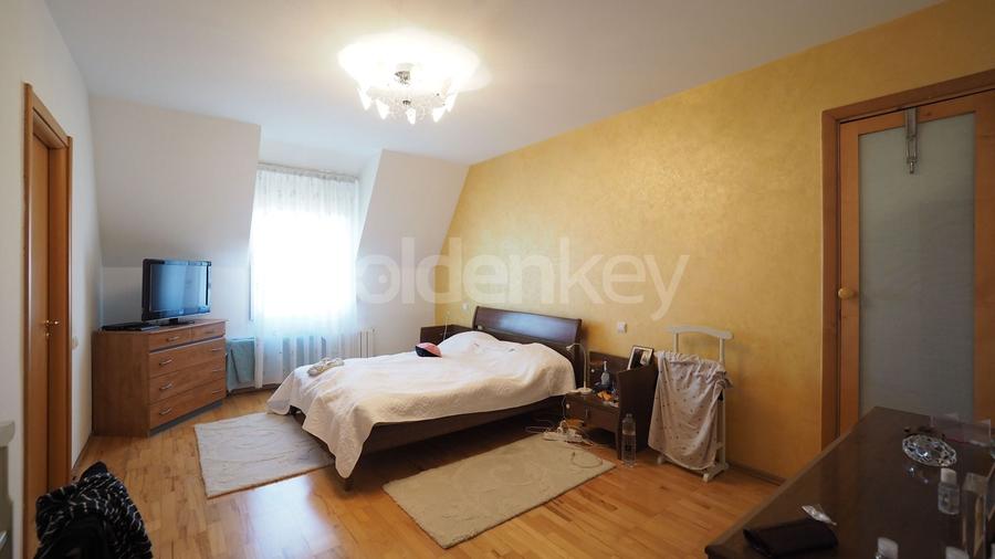 Vila cocheta cu 6 camere, piscina comuna si loc de joaca - 9