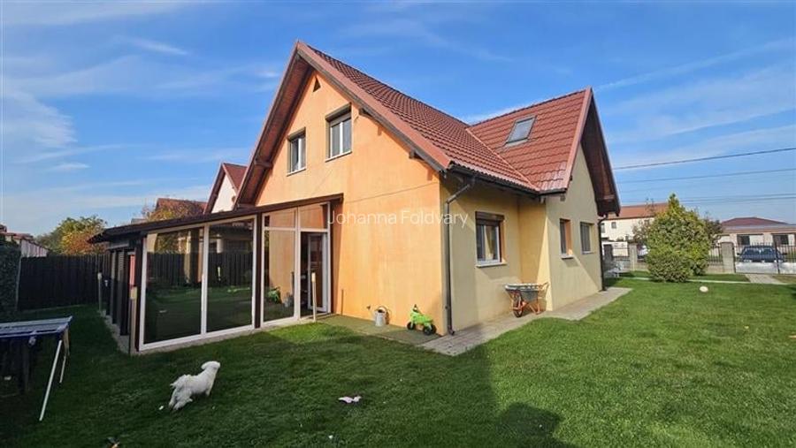 Casă cu 4 camere în Dumbrăvița