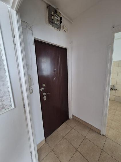 METROU 1 MAI apartament 2 camere FARA RISC SEISMIC - se accepta credit - 10