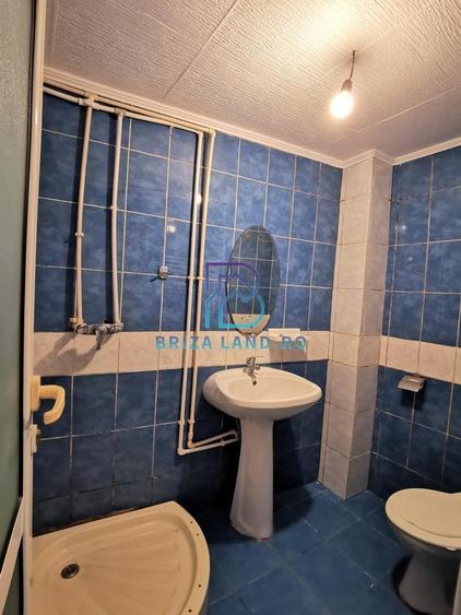 soseaua  Chitilei, Crusovat, casa P+Pod, sup. 238mp, 9 camere - 3 apartamente - 18